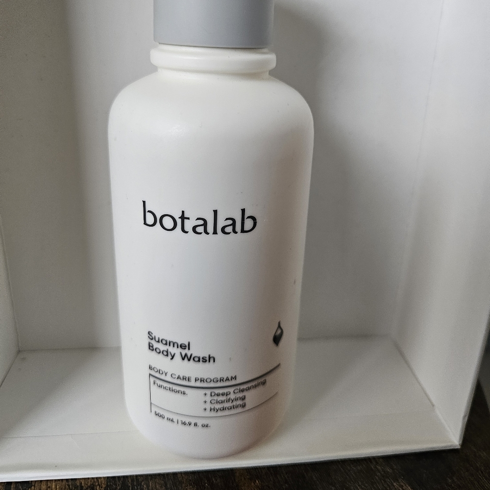 Suamel Body Wash